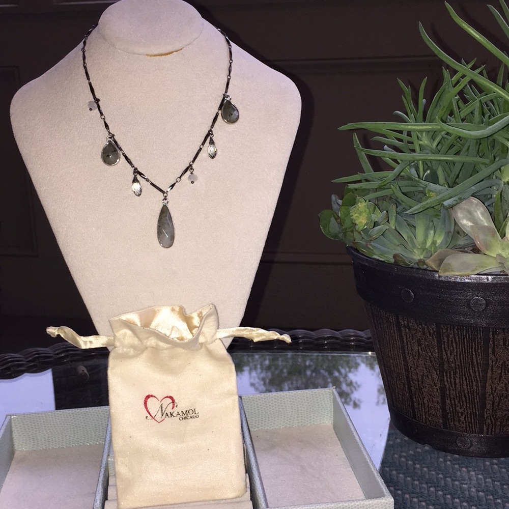 Pretty necklace with labradorite faceted stones.